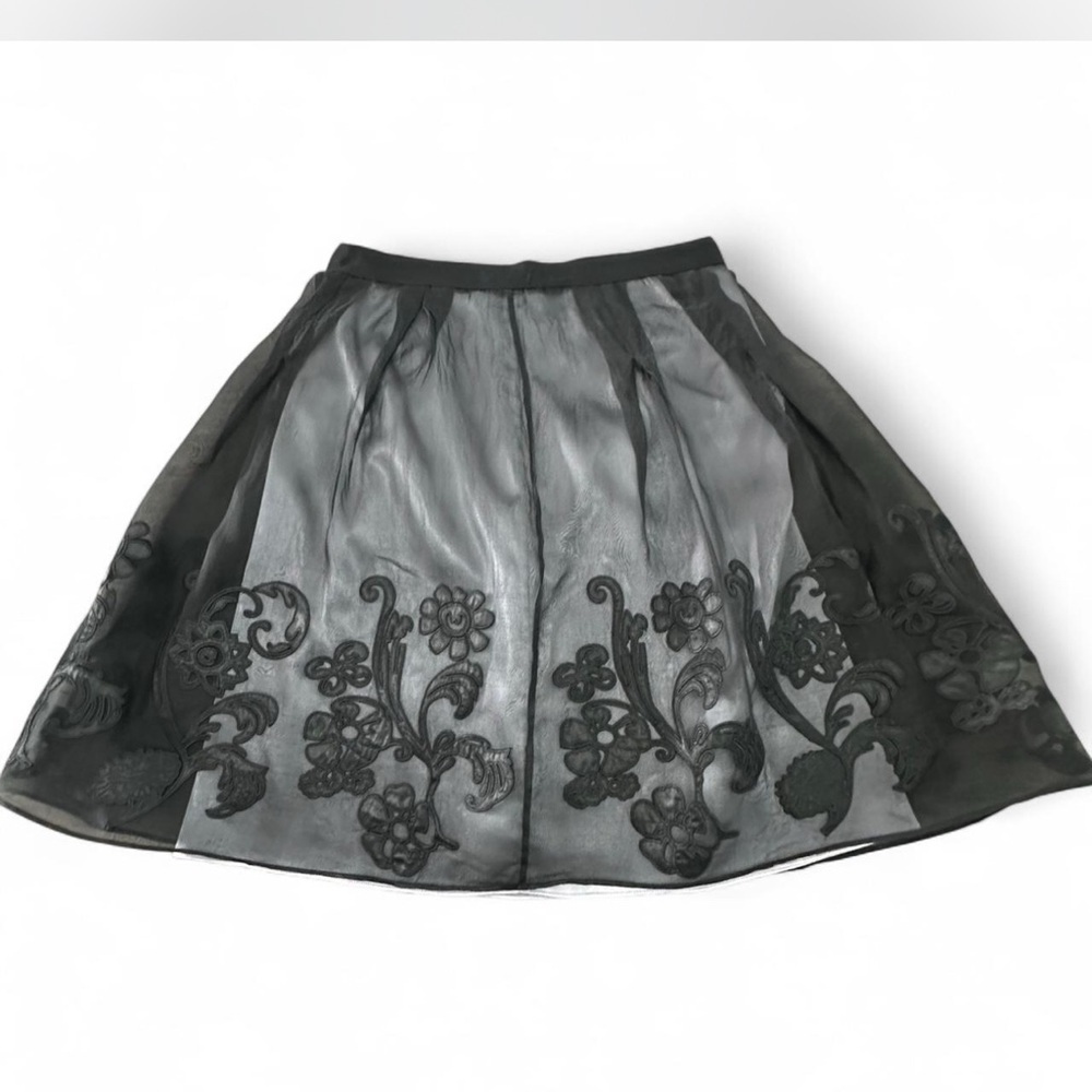 Tahari 100% silk Black and Gray Floral A-Line Skirt